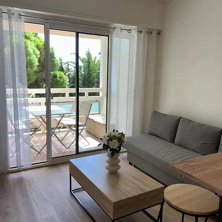 Cozy 2-room Канны